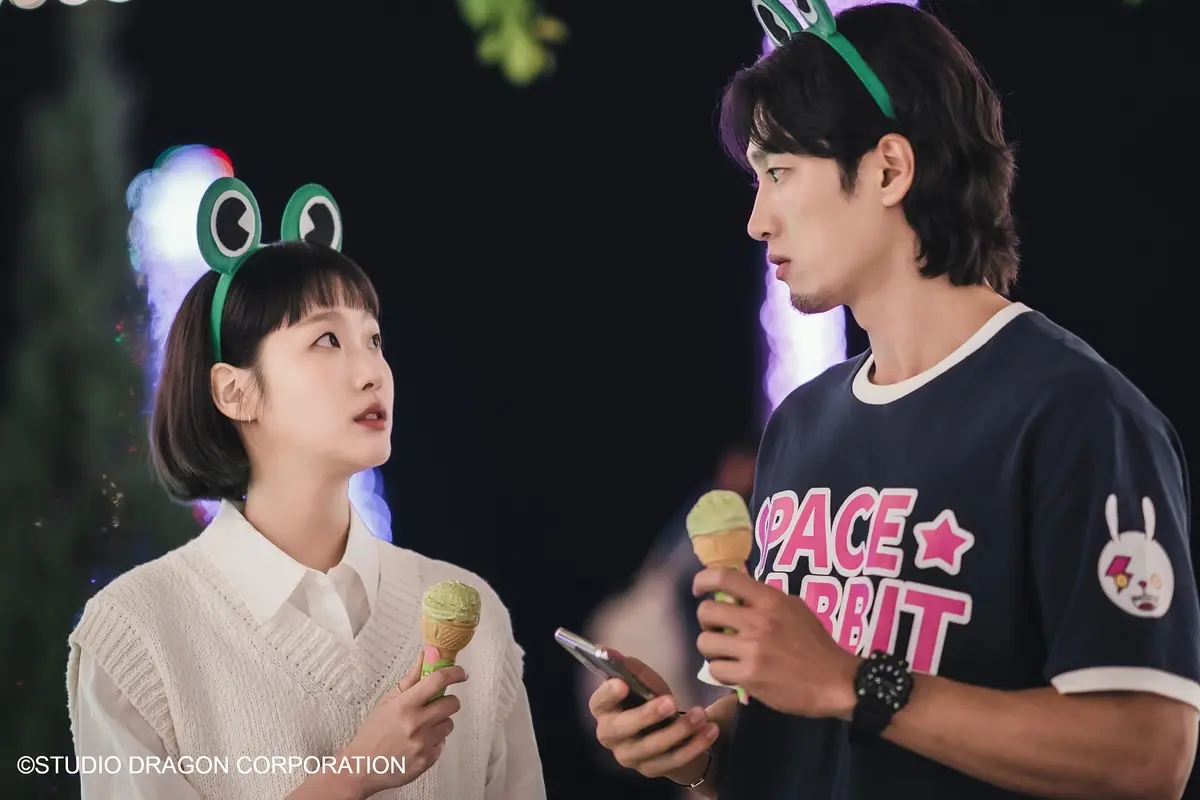 『ユミの細胞たち』シーズン1。ユミ役のキム・ゴウンと、彼氏ク・ウン役を演じるアン・ボヒョン