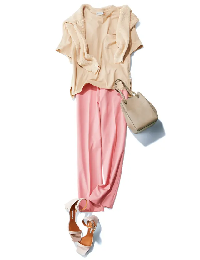 マッキントッシュ ロンドンのベージュTとピンクのパンツコーデ