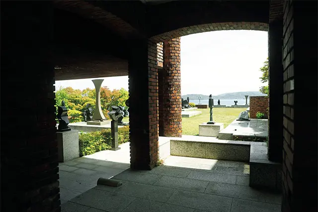 「NAGARE STUDIO 流政之美術館」（香川）