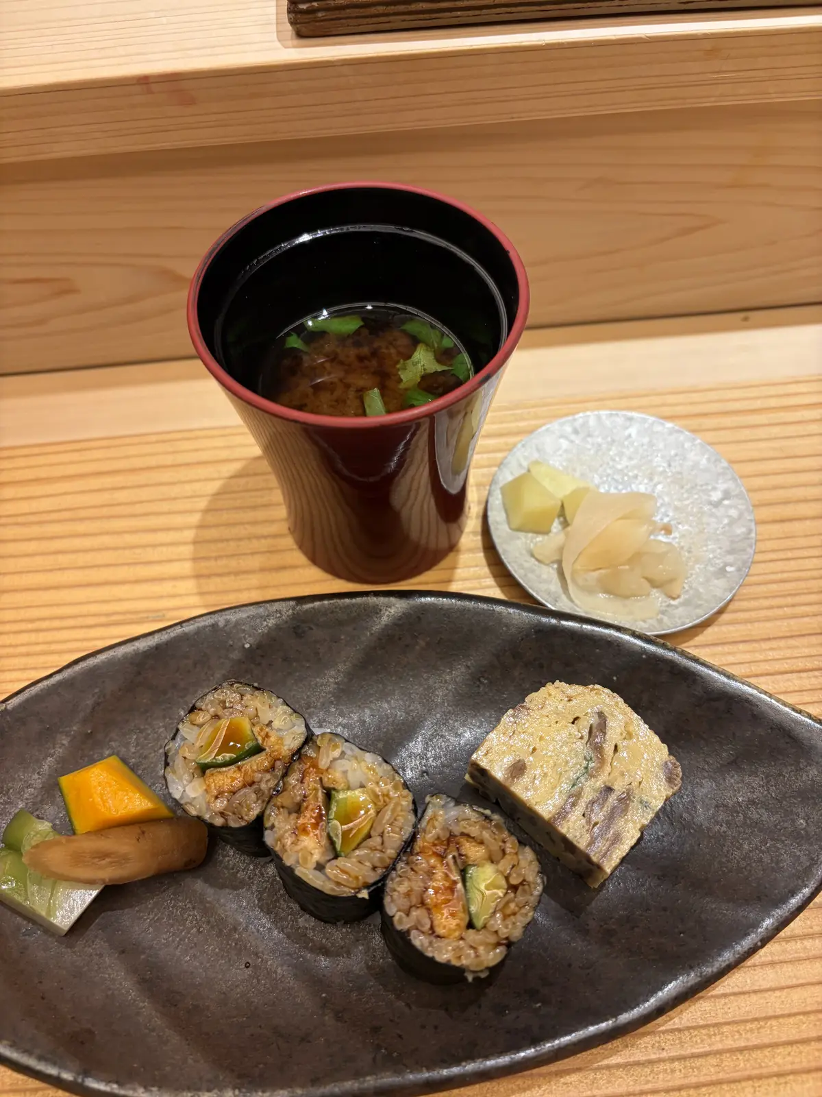 赤だし、うなきゅう、卵焼き、漬物