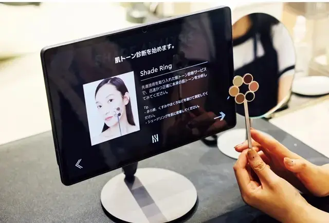 明るさと肌のトーンを細かくチェック！