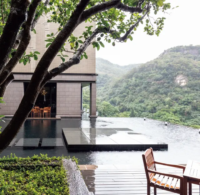 ホテルで一番人気の写真スポットの水舞台。