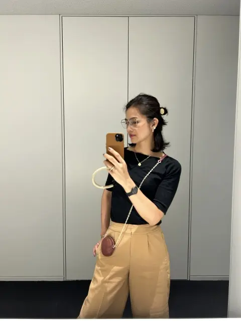 ベージュパンツで秋コーデにシフトの画像_1