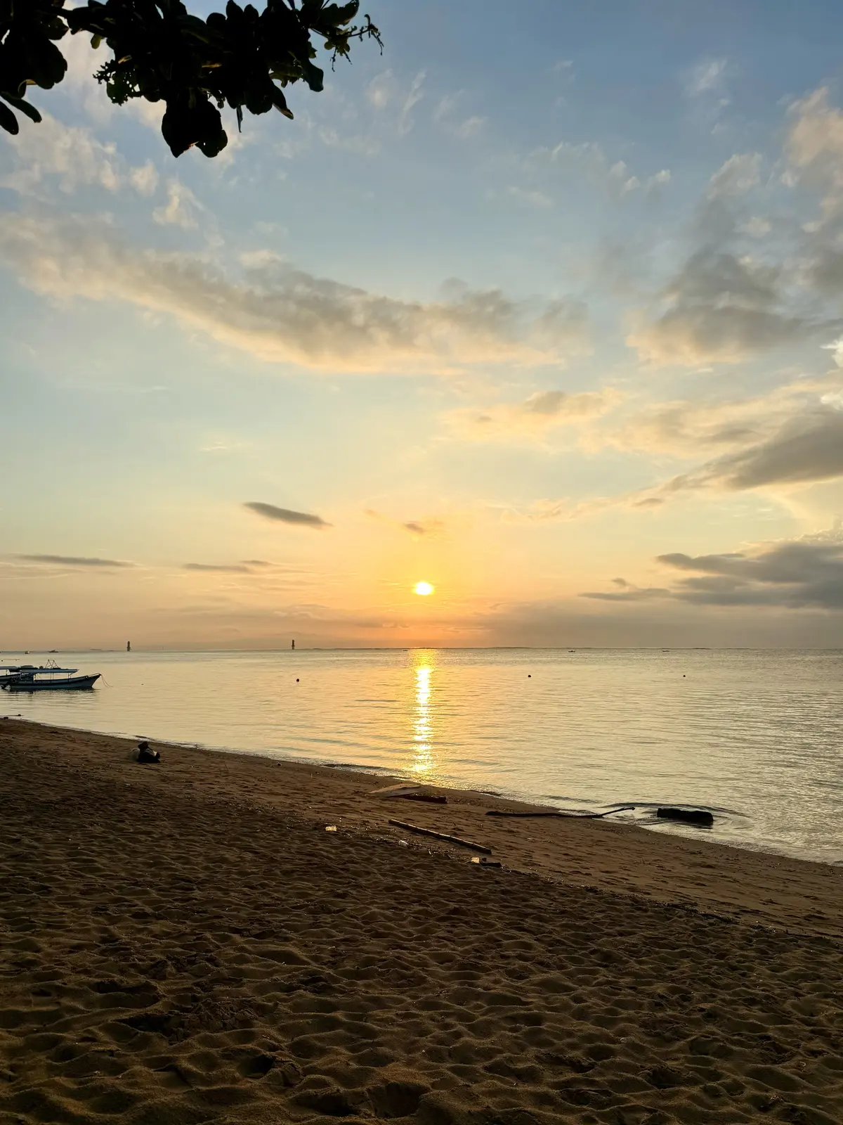 バリ島　サヌール　50代夫婦旅行　BALI 　バリ島　サヌール　サヌールビーチ　50代夫婦旅行　BALI プラマサヌールビーチホテル　PRAMA SANUR BEACH BALI　プライベートビーチ　サヌールビーチ　朝日　sannraizu