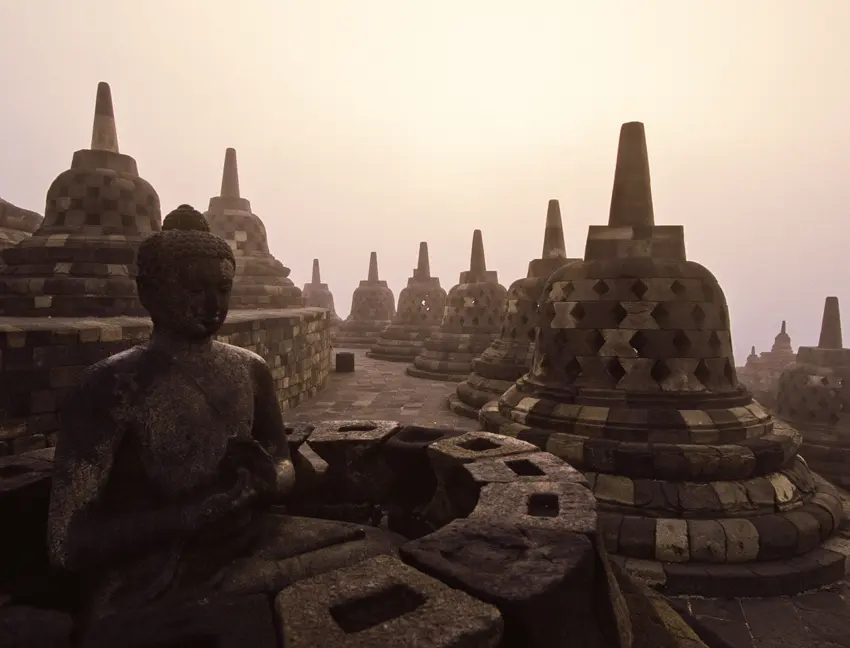 ボロブドゥールのうつろいを眺める プラタの画像_1