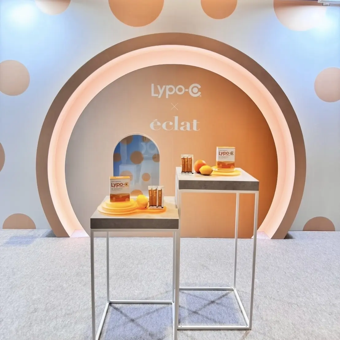 華やぎをプラスする大人の白シャツコーデの画像_4