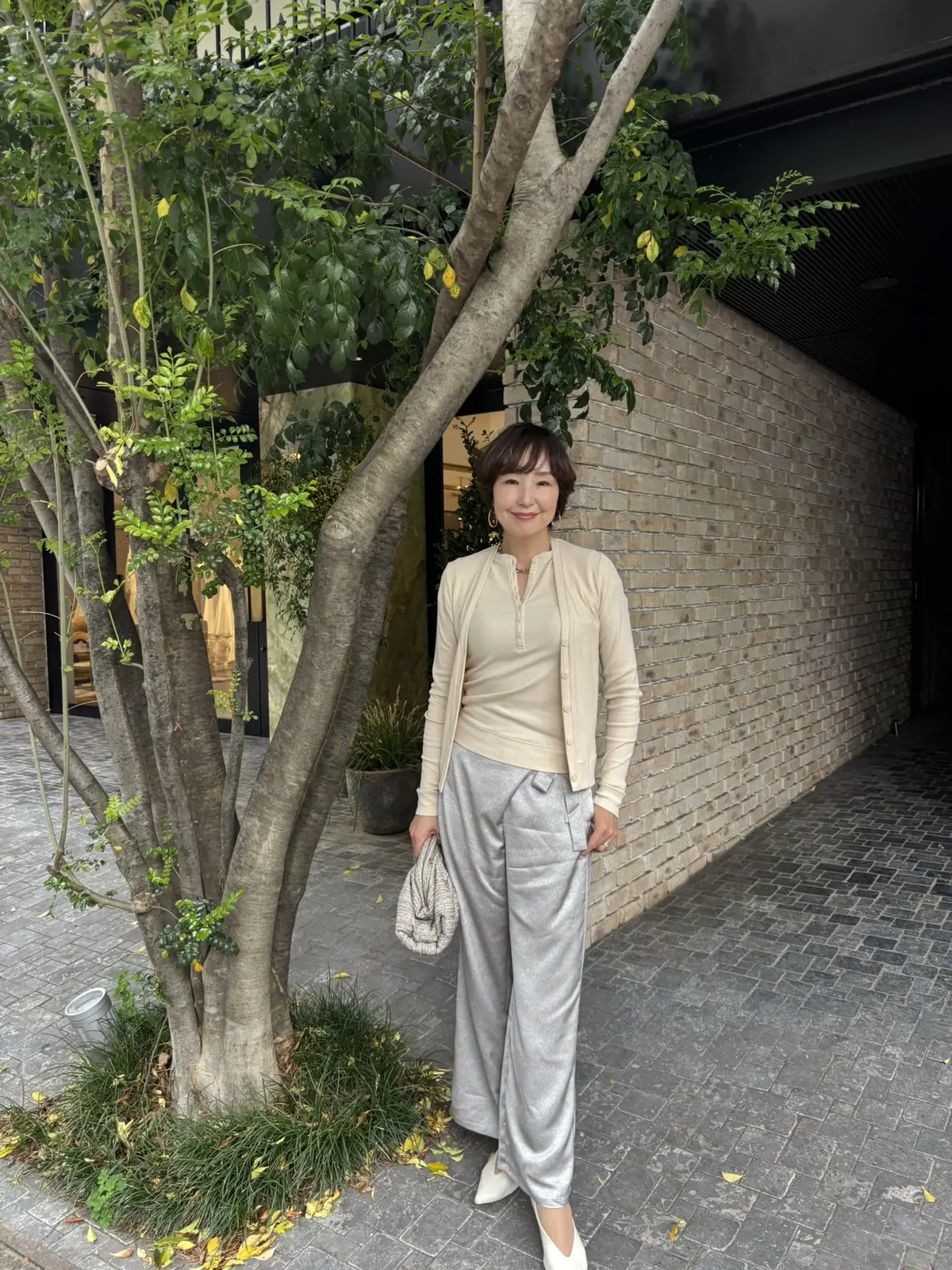 シンプルコーデには光沢をプラスの画像_9