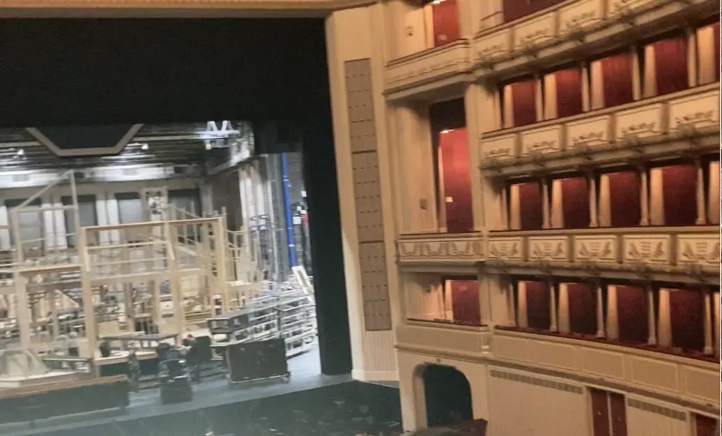 舞台を正面に見る席より