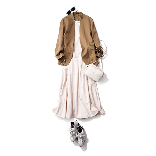 小柄派には、テーラードでもオーバーサイズでもないすっきりノーカラーが似合う