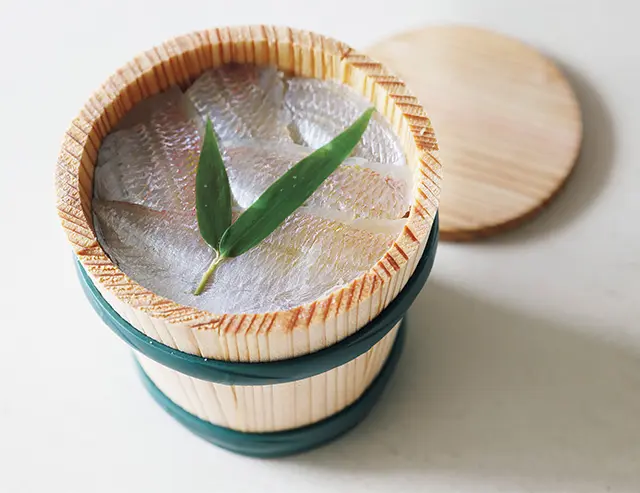 津田孫兵衛「小鯛の笹漬け 匠プレミアム」