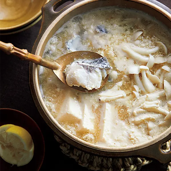 料理家 堤人美さんのタラときのこのレモン豆乳鍋レシピ