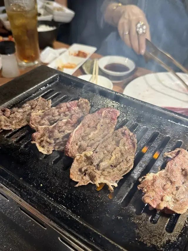 焼肉とホルモンKUNIO 焼肉