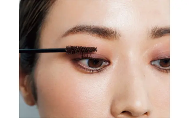 赤みブラウンシャドウをさらに引き立てるには？