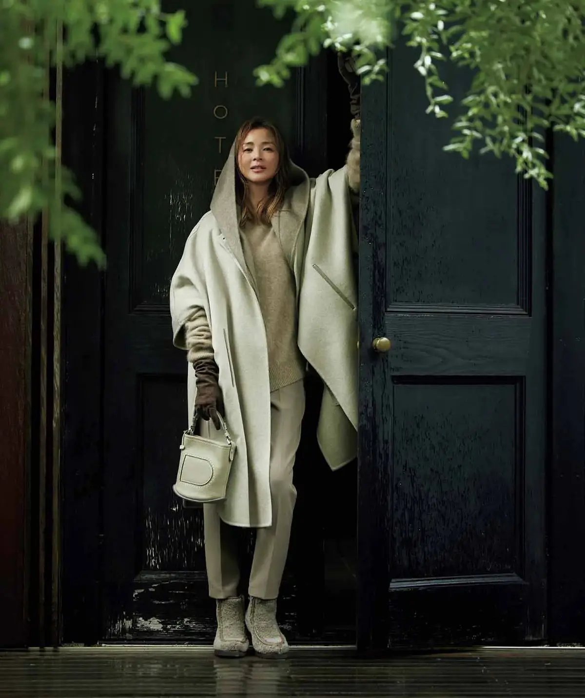 【ラグジュアリーな休日コーデ7選】スタイリスト・戸野塚かおるが提案。カジュアル服をリッチに見せるテクニックとは