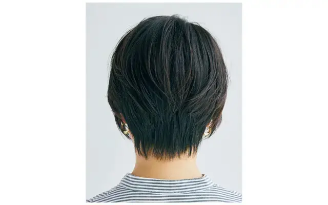 横顔を素敵に見せる長めの襟足でスタイルUP