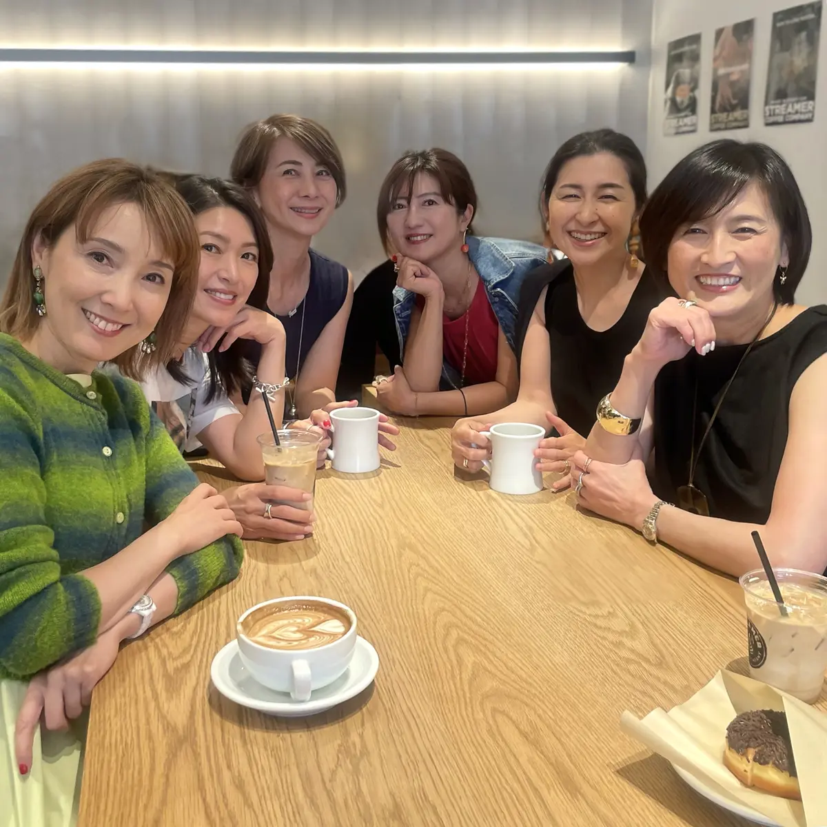 記念写真　エクラ華組　サワさん、マリさん、和子さん、リエさん、真由美さん、私