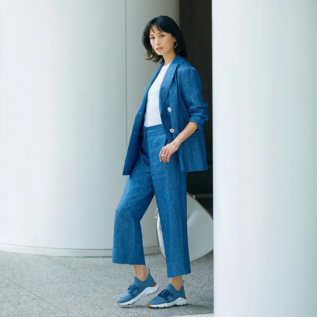 仕事にもスニーカーを！「働く日のスニーカー」コーデ5選