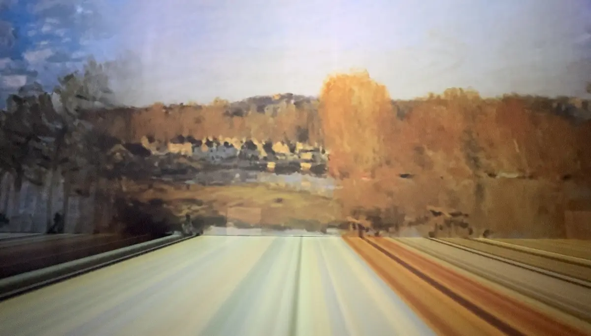 話題の没入体験型ミュージアムと、図書館内の画像_4