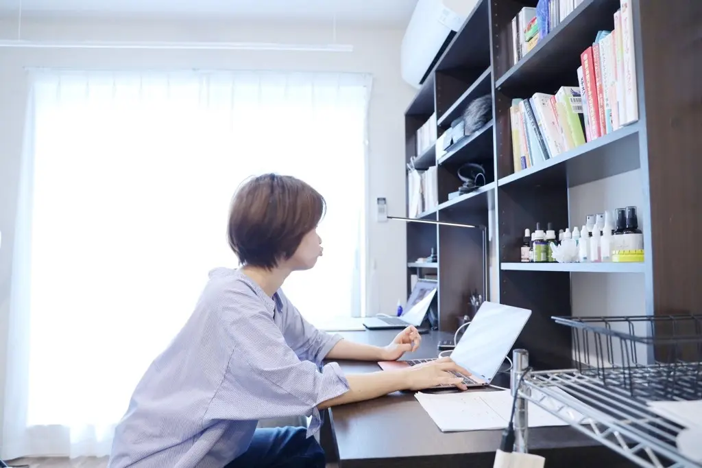 おうちでパソコン仕事をしながら体幹も鍛えの画像_3