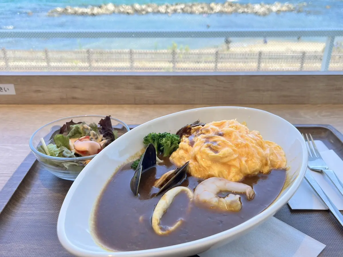 高岡産たまごのトロトロオム白えびシーフードカレー