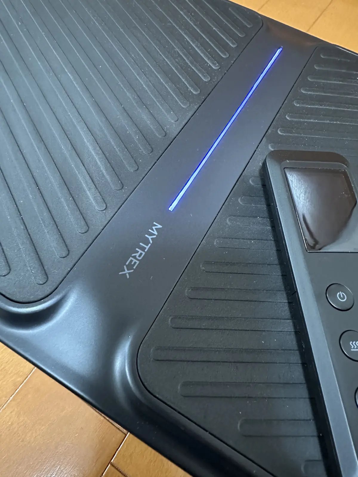 MYTREXのEMS振動マシーン「W　FIT　ACTIVE」