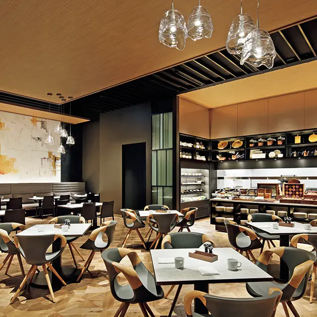 スペイン料理のアクセントを効かせた料理の数々を、朝から夜まで楽しめる