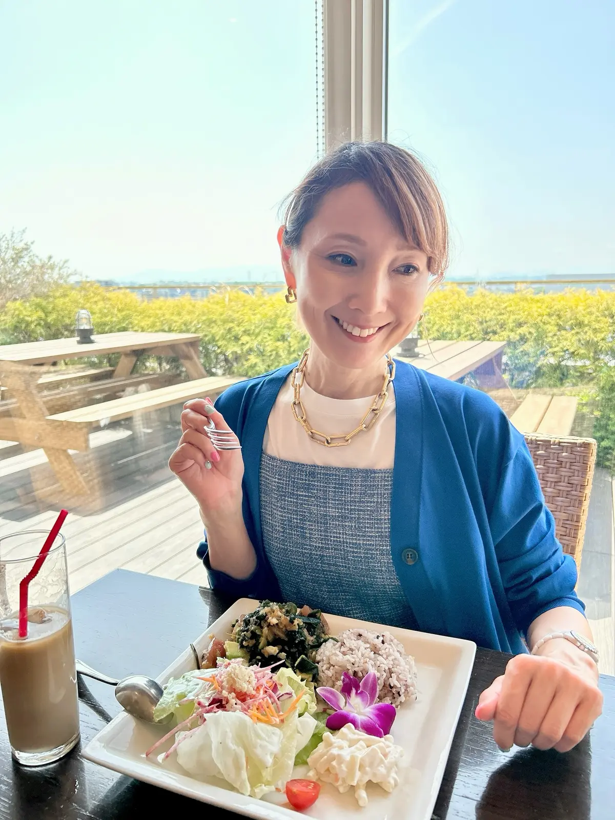 V開きで首元すっきり！E by eclaの画像_6