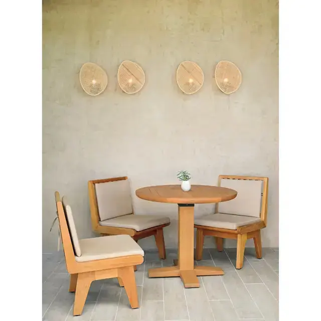 プールサイドにある「YUKUU」では、月桃のカクテルや軽食が楽しめる