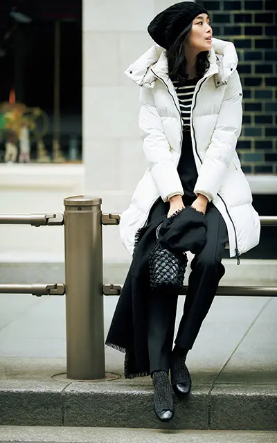 ブラック　細パンツ