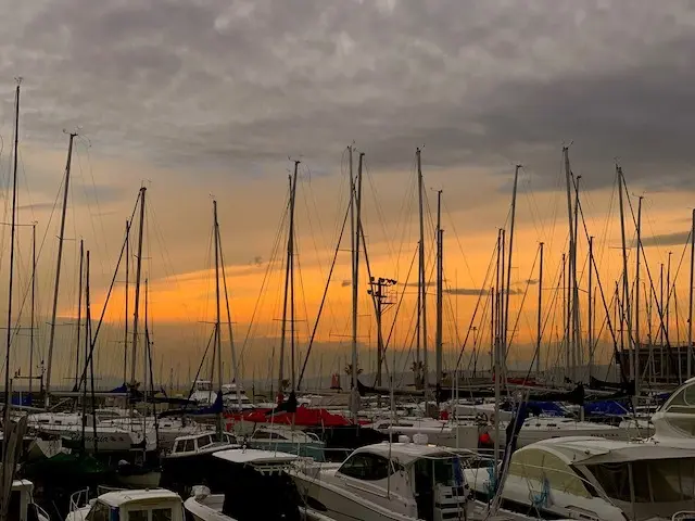 海　マリーナ　葉山　ヨットハーバー