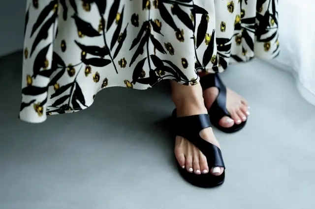 ATP ATELIER 黒のレザーサンダル