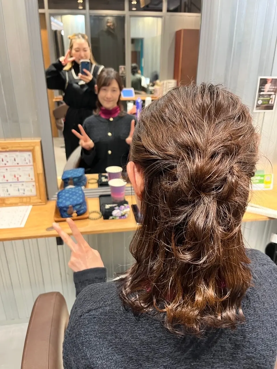 美容室でピース