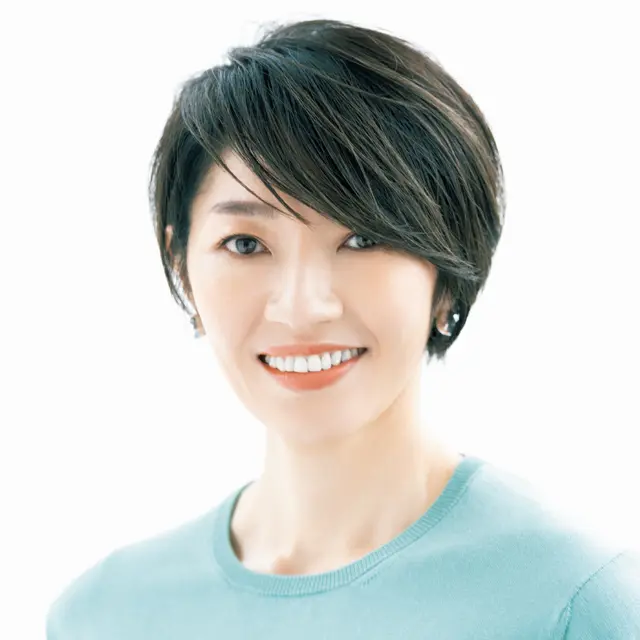 V字バングのショートヘアで生えグセ＆白髪を一気に解決！【50代髪型・ヘアスタイル】