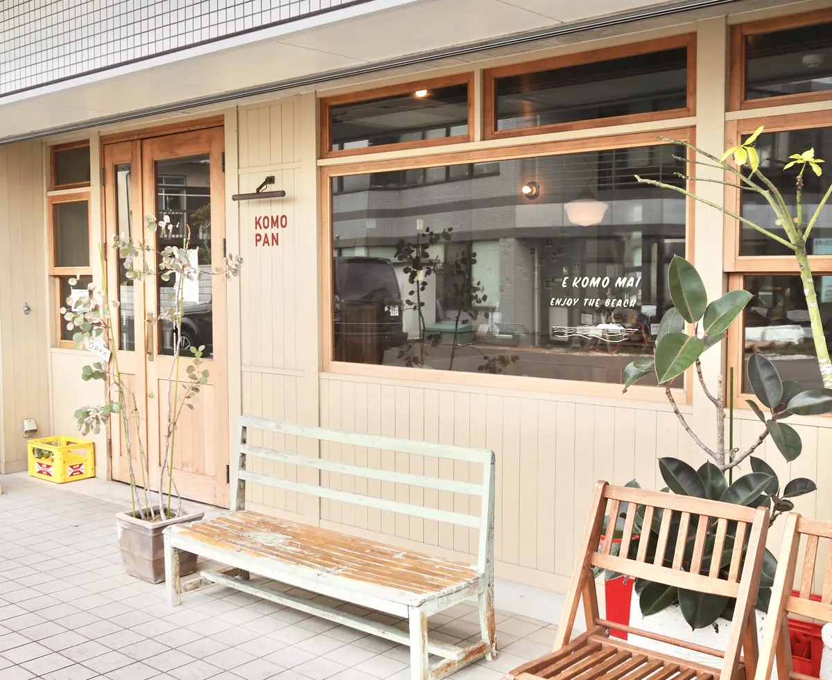 鎌倉、海の近く。桜と浜辺とパン屋さんへ朝の画像_16