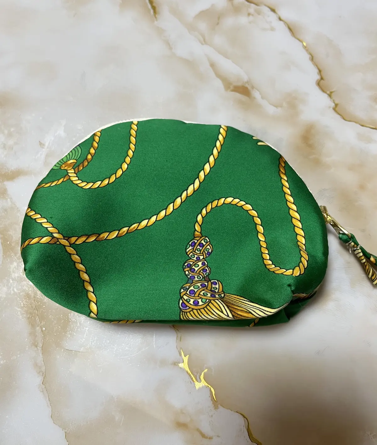 スカーフ柄のポーチの画像_2