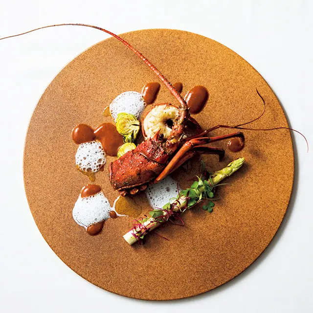 伊勢志摩産伊勢海老を炭焼きに。