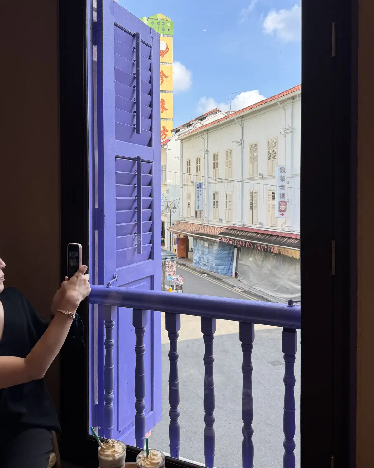 窓の外はチャイナタウン