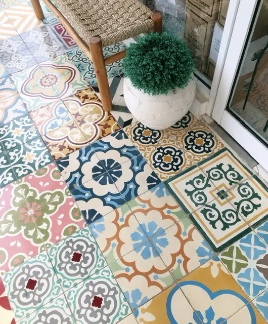 店の入口　タイル