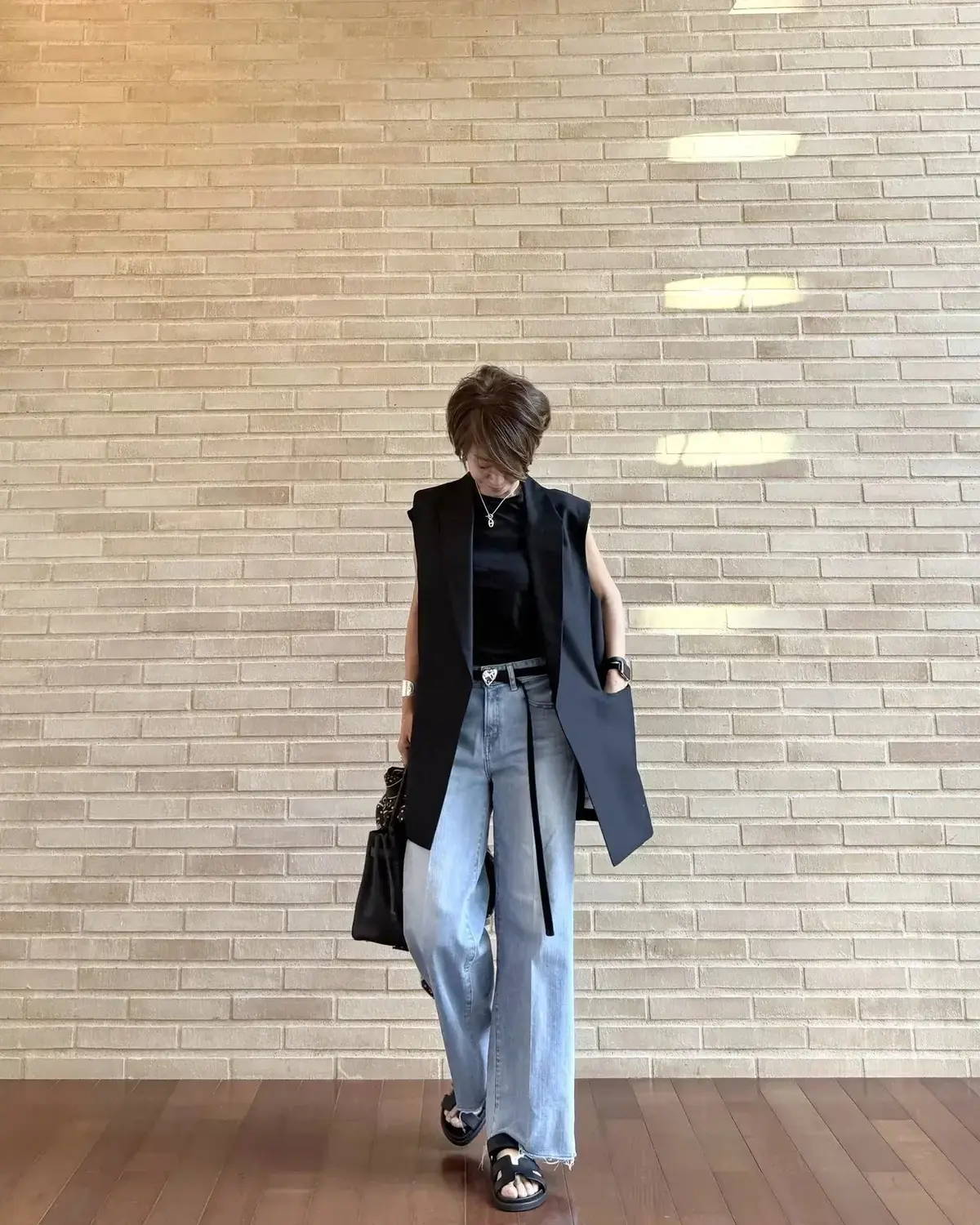 【50代 デニムコーデ15選】デニムONデニムの着こなしも人気！春らしい軽やかさがポイント