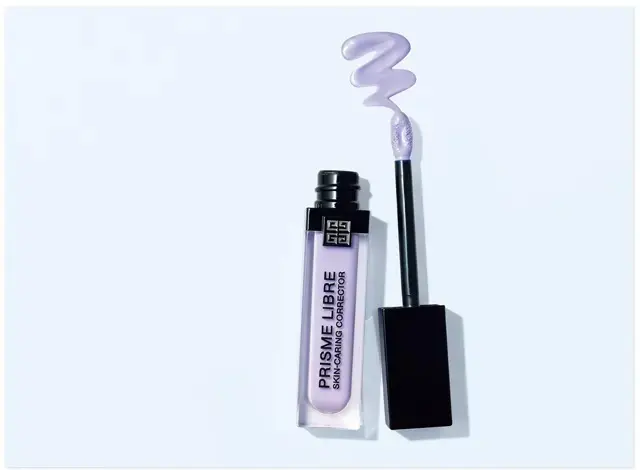 くすみをカバーし、血色と透明感をもたらすリキッドタイプのフェイスカラー。 プリズム・リーブル・スキンケアリング・コレクター ラベンダー 11㎖ ￥5,060／パルファム ジバンシイ〔LVMHフレグランスブランズ〕