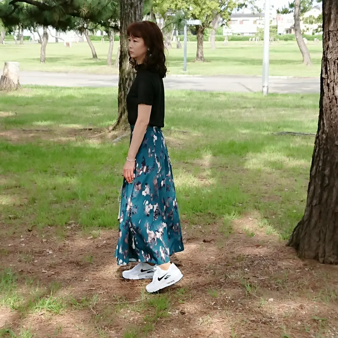 黒リブTシャツ  ロングフレアスカート