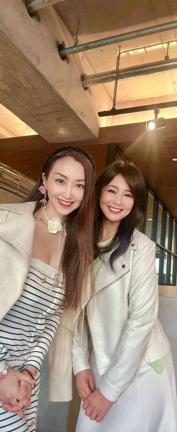 蜜芋、蜜芋パフェ、苺、いちご、イチゴ、ジェラート、アイス、バニラアイス、ミルクアイス、店内、グルテンフリースイーツカフェ、グルテンフリー、お芋パフェ、蜜芋パフェ、OIMOパフェ、& OIMO TOKYO CAFE、お芋カフェ、カフェ、お洒落、お洒落カフェ、おしゃれカフェ、中目黒、大人空間、Jacket、ジャケット、Kay me 、ケイミー、ニット、Knit、kumikyoku 、組曲、スカート、ロングスカート、マキシスカート、ホワイトコーデ、パステル、パステルカラー、パステルグリーン、ミントグリーン、白、パンプス、ハイヒール、白ジャケット、レザー、ホワイトレザー、ライダース、ライダースジャケット、ロングヘア、ゆるふわヘア、ゆるふわアレンジ、春、春コーデ、春服、春服コーデ、春ファッション、オールシーズン、Skirt、GRL、グレイル