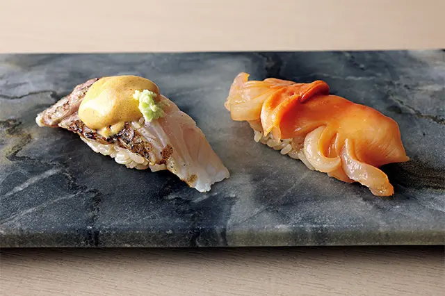 （左から）ノドグロは卵の黄身に割り じょうゆを加えた黄身じょうゆで。