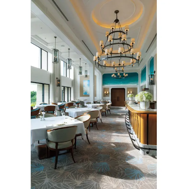 白を貴重とした店内