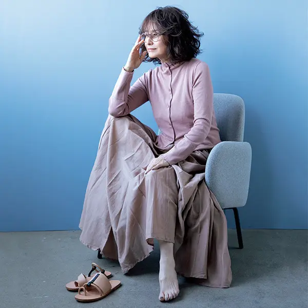 亜希　ピンクベージュメガネ