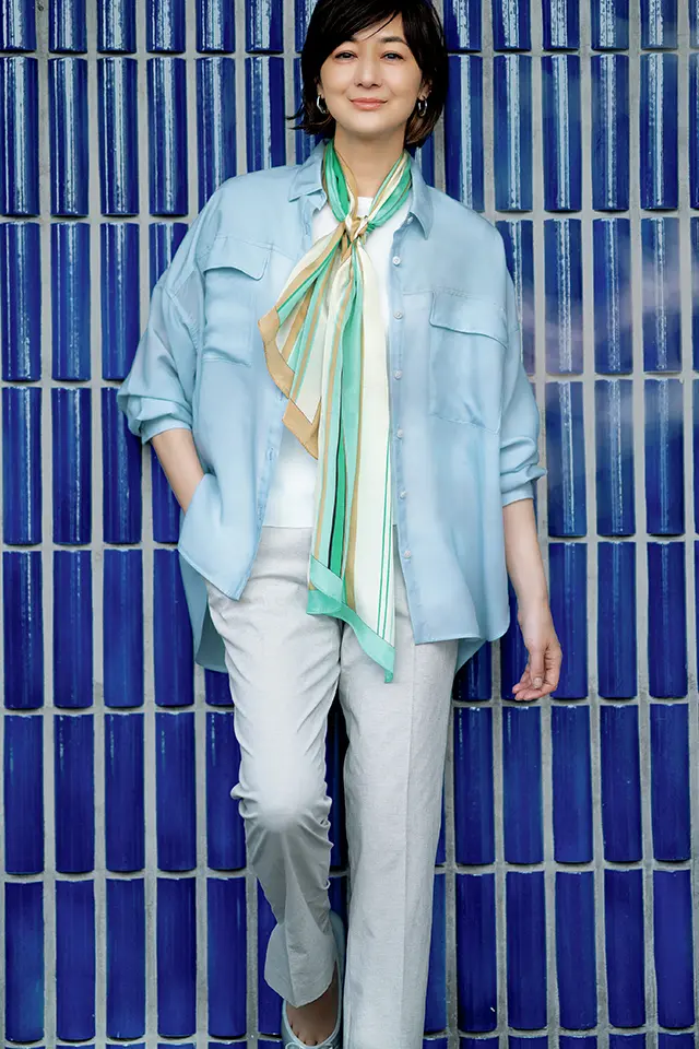 「クリーンなブラウス」が着こなしをさわやかにしてくれる