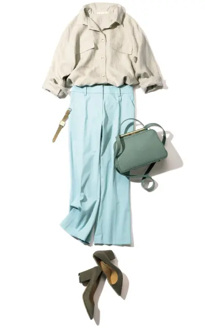 ベージュトップスなら旬のカラーボトムも難なくクリア