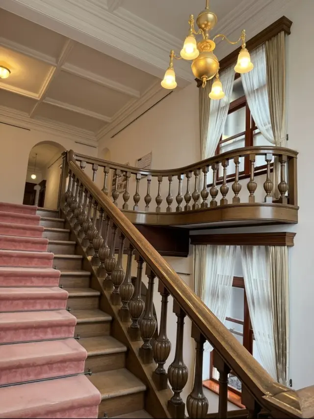 美しいバラと紅葉、旧古河庭園への画像_9