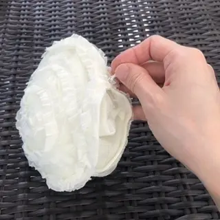 ポケッタブルカーディガンのジッパーを開く