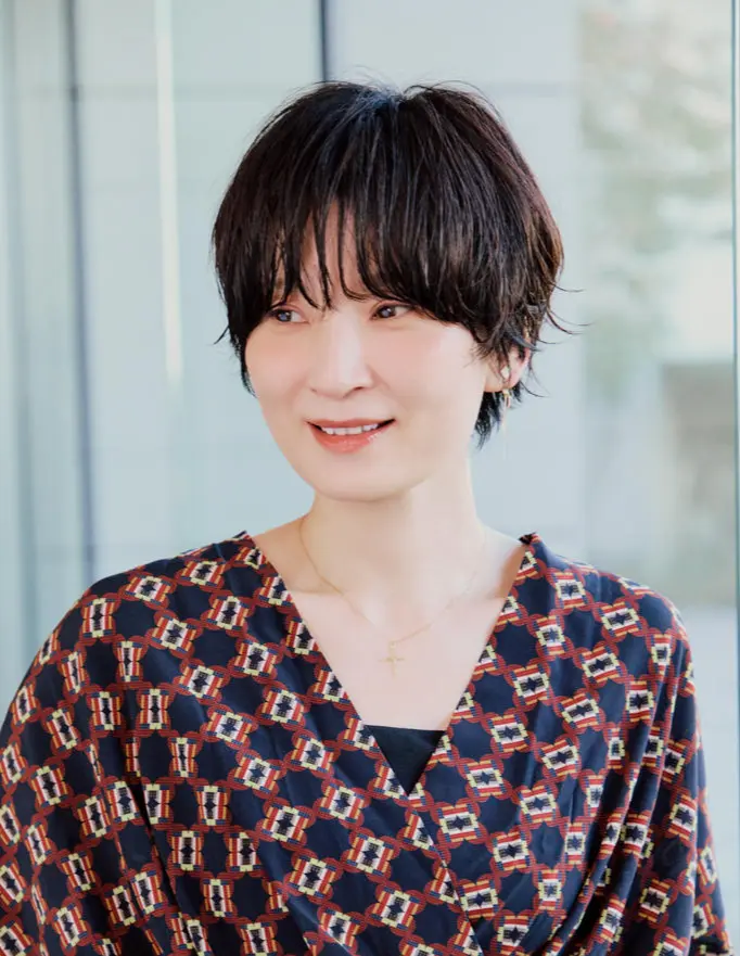 Webエクラ 前から見たショートヘアスタイル